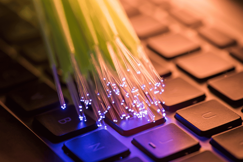 Fibra óptica vs. Starlink. Qual vale mais a pena para você Liberdade digital